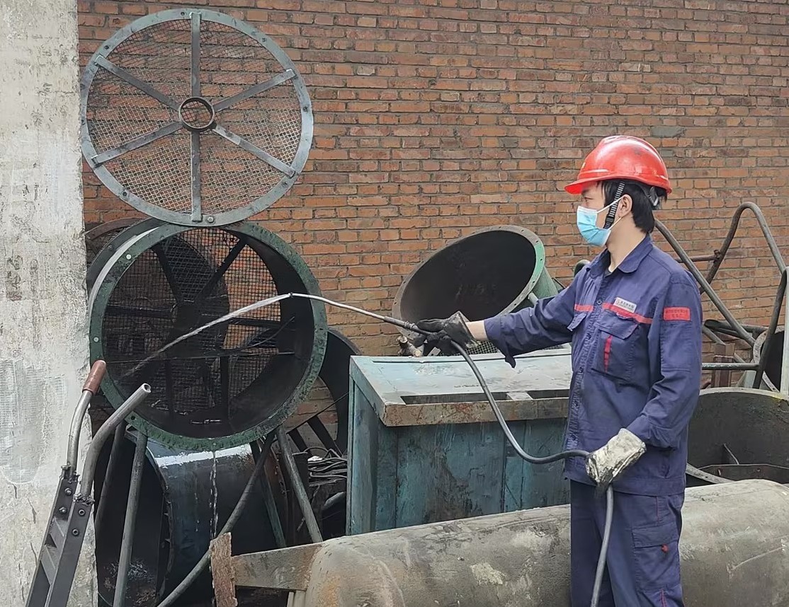 鍛造廠清洗吹風(fēng)機(1).jpg 鍛造廠清洗吹風(fēng)機(1).jpg